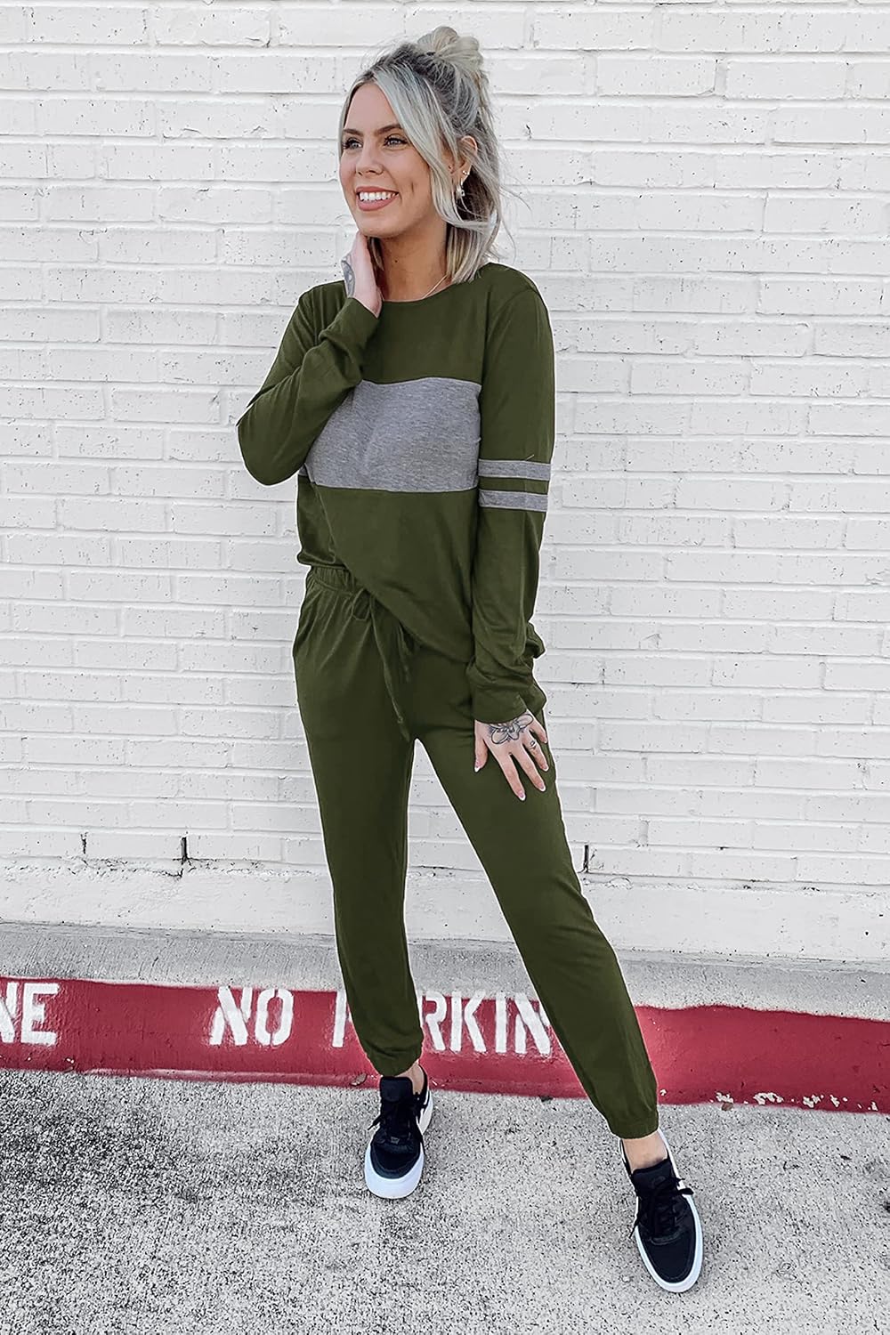 Elevate Your Comfort with the PRETTYGARDEN Women's 2 Piece Lounge Set - Stylish Long Sleeve Tops & High Waisted Sweatpants for Fall Travel