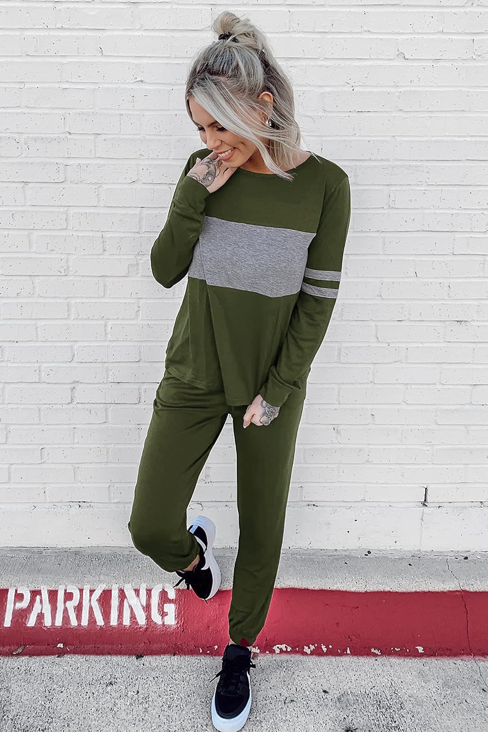 Elevate Your Comfort with the PRETTYGARDEN Women's 2 Piece Lounge Set - Stylish Long Sleeve Tops & High Waisted Sweatpants for Fall Travel